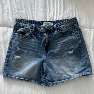 Hidden Los Angeles Distressed Denim Shorts - Size Medium